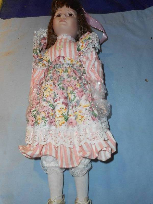 lot 36 image: 19 INCH PORCELAIN DOLL