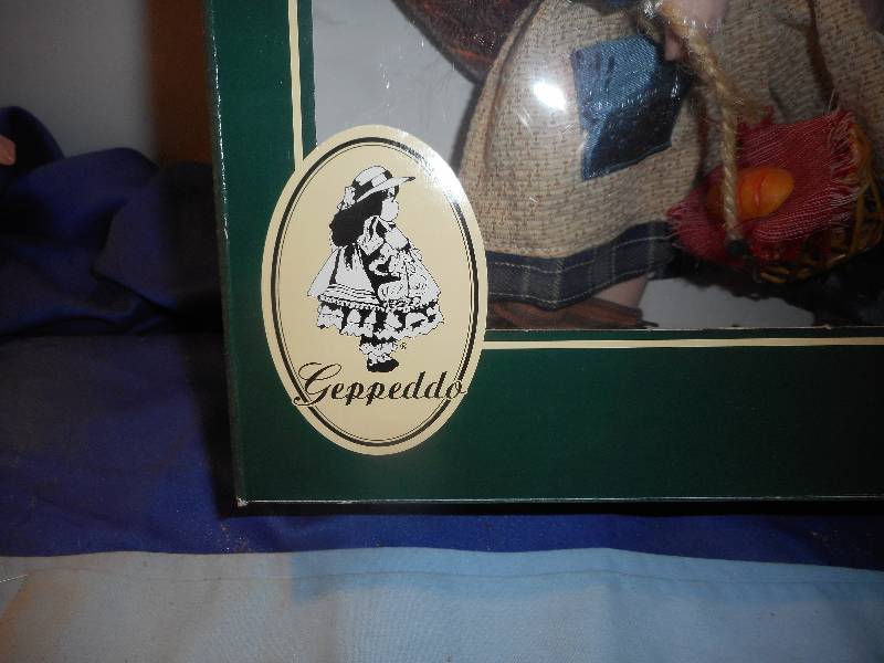 lot 40 image: GEPPEDDO PORCELAIN DOLL SET