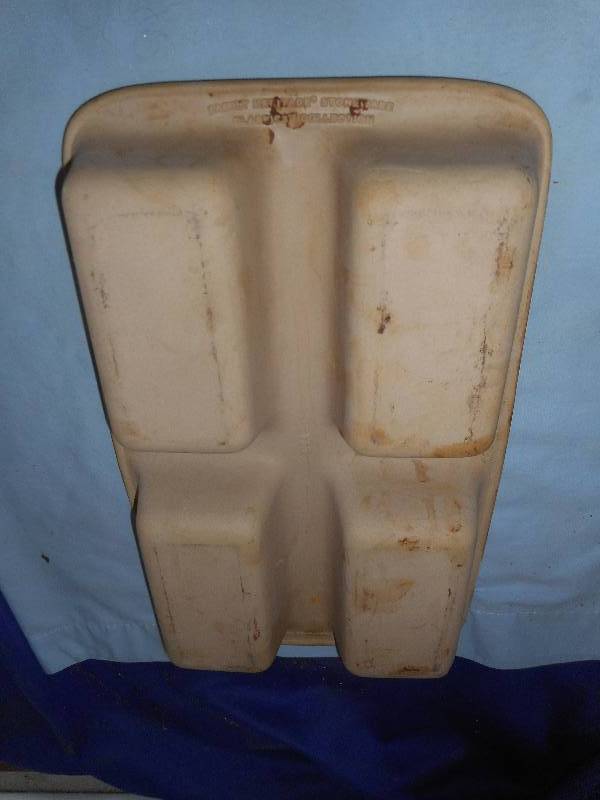 lot 44 image: PAMPERED CHEF STONE BREAD PANS