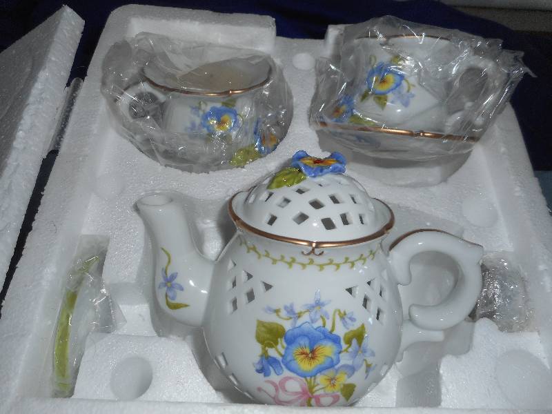 lot 69 image: CANDLE SET
