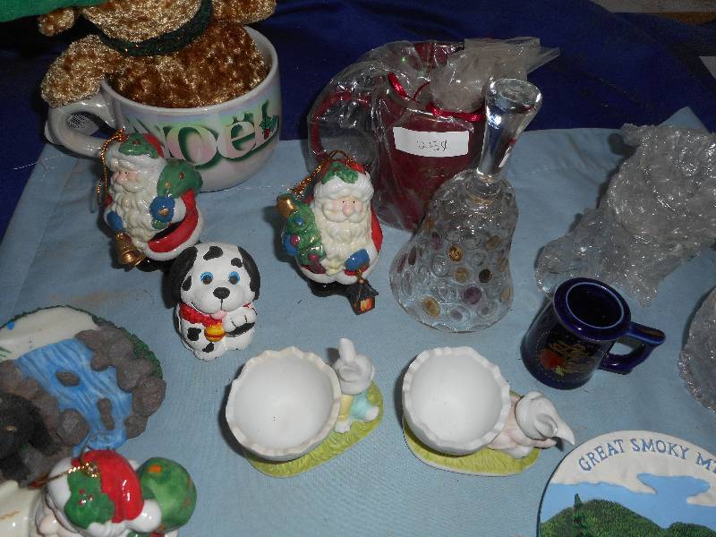 lot 70 image: COLLECTIBLE GLASSWEAR