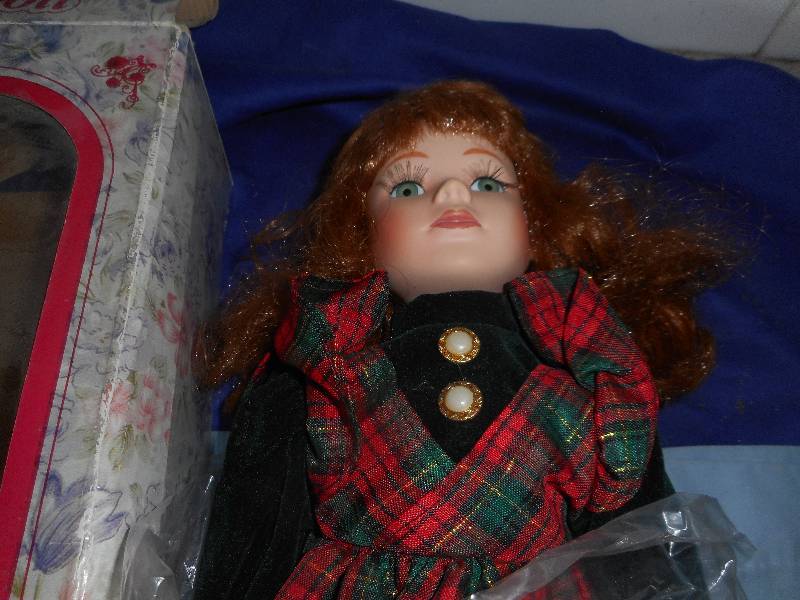 lot 72 image: PORCELAIN DOLL