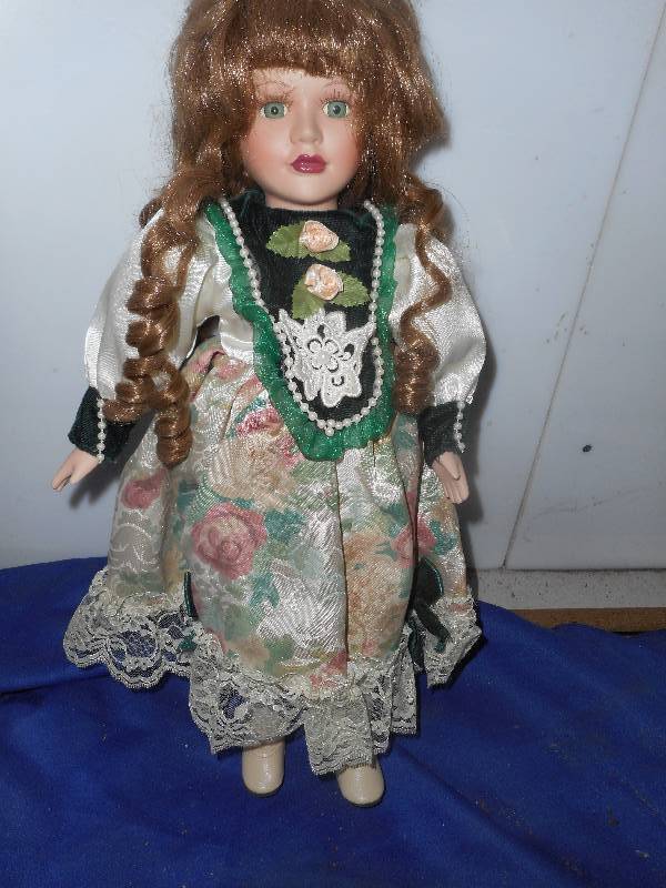 lot 74 image: PORCELAIN DOLL