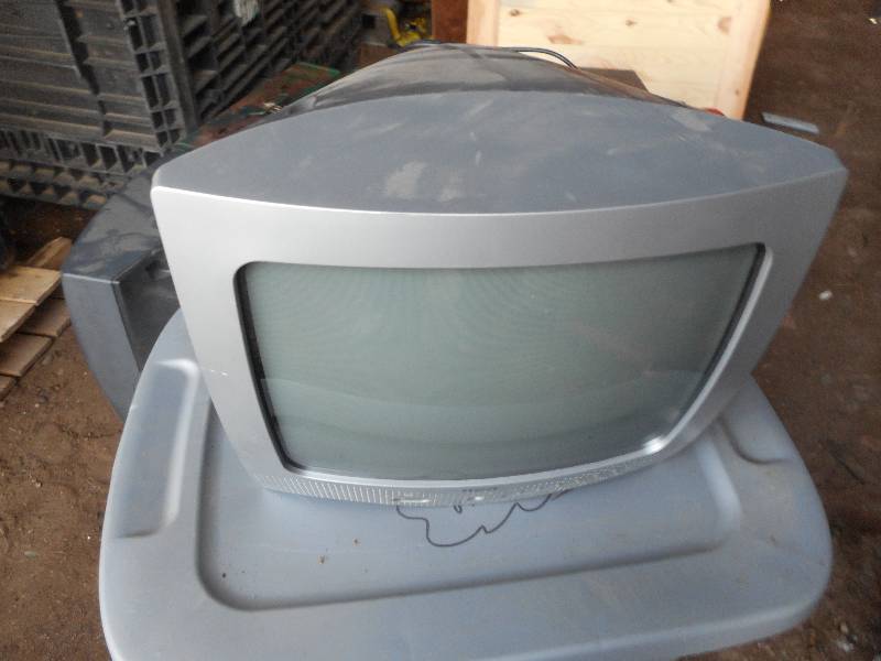 lot 80 image: RCA SMALL TV