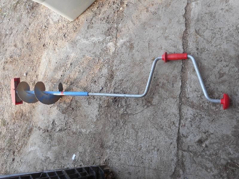lot 81 image: HAND ICE AUGER
