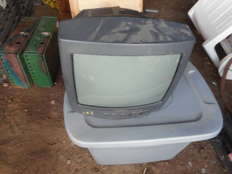 lot 82 image: SAMSUNG SMALL TV