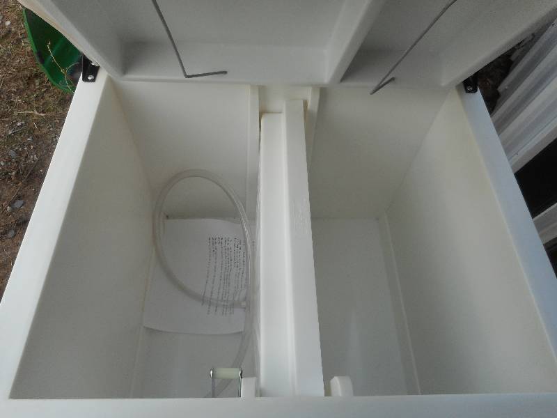 lot 93 image: BOAT OR CAMPER ICE BOX