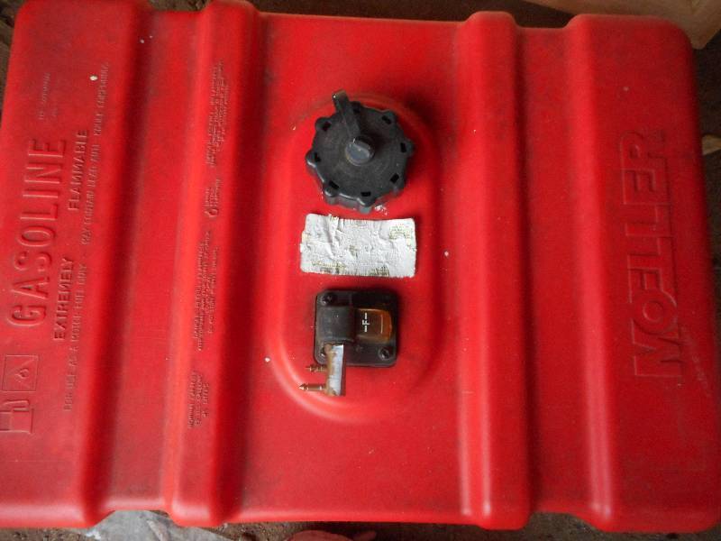lot 95 image: 12 GALLON FLAT GAS TANK