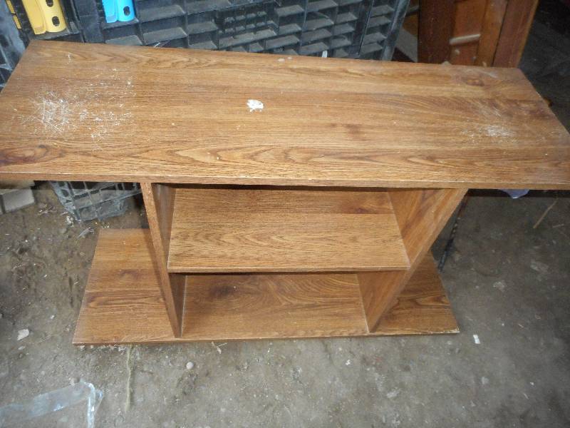 lot 98 image: WOOD FLOOR SHELF