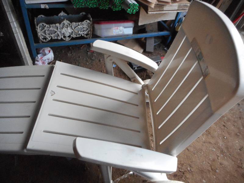 lot 99 image: HEAVY DUTY SUN CHAIR