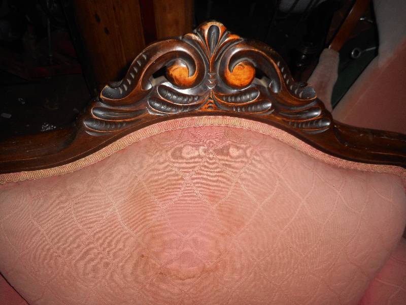 lot 107 image: BEAUTIFUL ANTIQUE VICTORIAN CHAIR