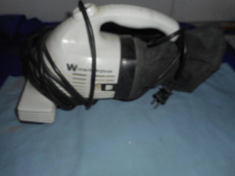 lot 114 image: WHITE WESTING HOUSE DIRT VAC