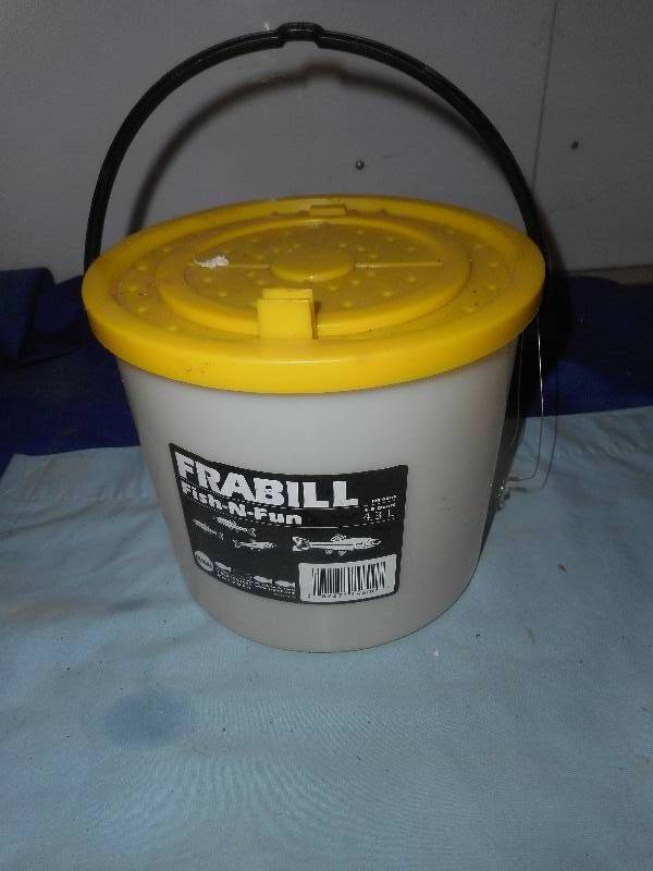 lot 122 image: LEACH BUCKET