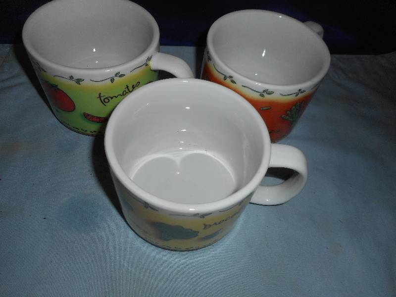lot 125 image: 3 SOUP CUPS