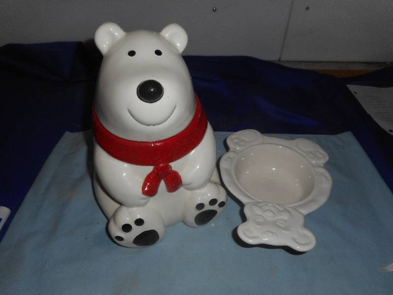 lot 127 image: BEAR COOKIE JAR AND DISH