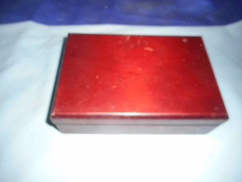 lot 141 image: VINTAGE HUMIDOR