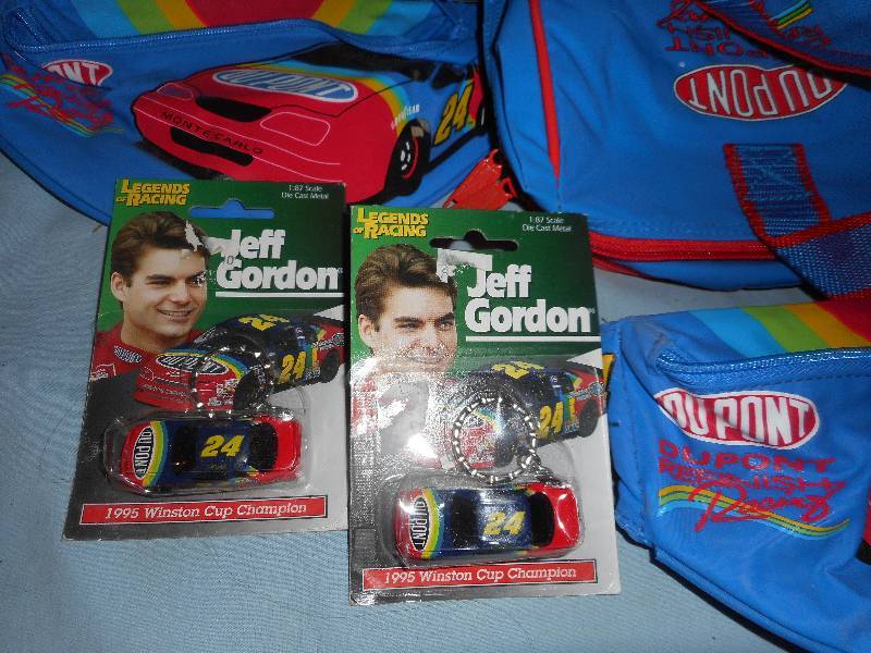 lot 151 image: NASCAR BAGS AND KEY CHAINS
