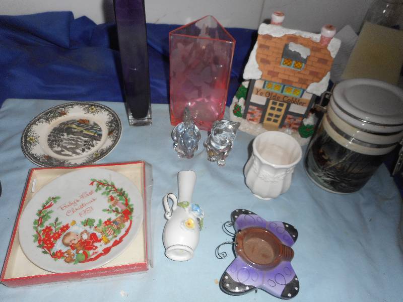 lot 167 image: COLLECTABLE GLASSWEAR