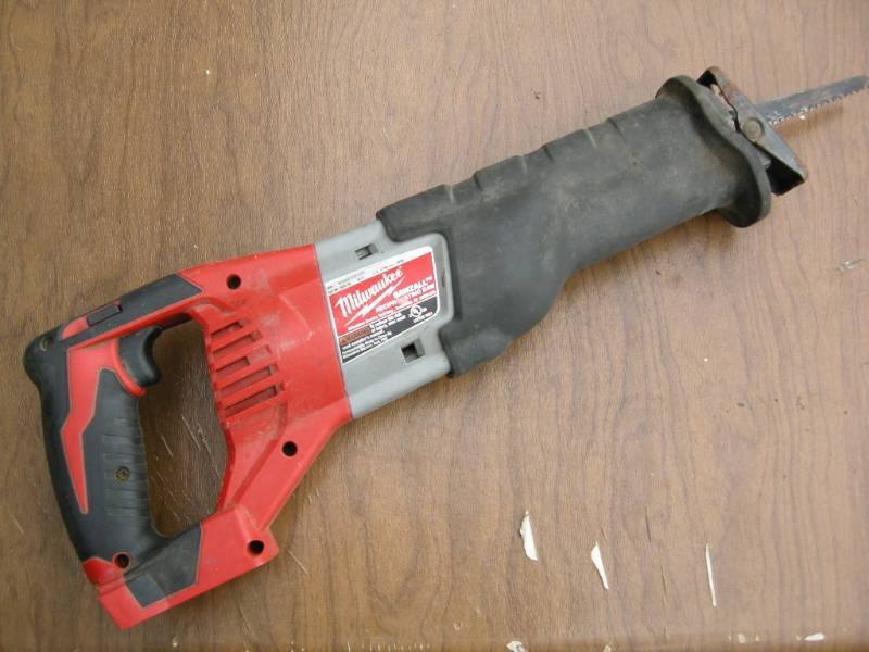 lot 62 image: Milwaukee 18v Sawzall