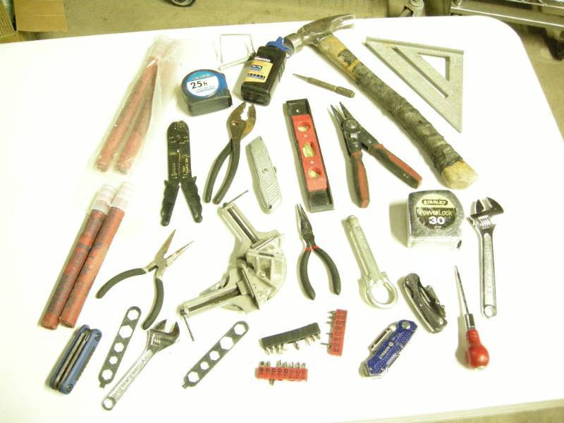 lot 71 image: Misc Handtools