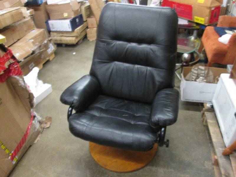 lot 5 image: Black Chair, really comfortable...