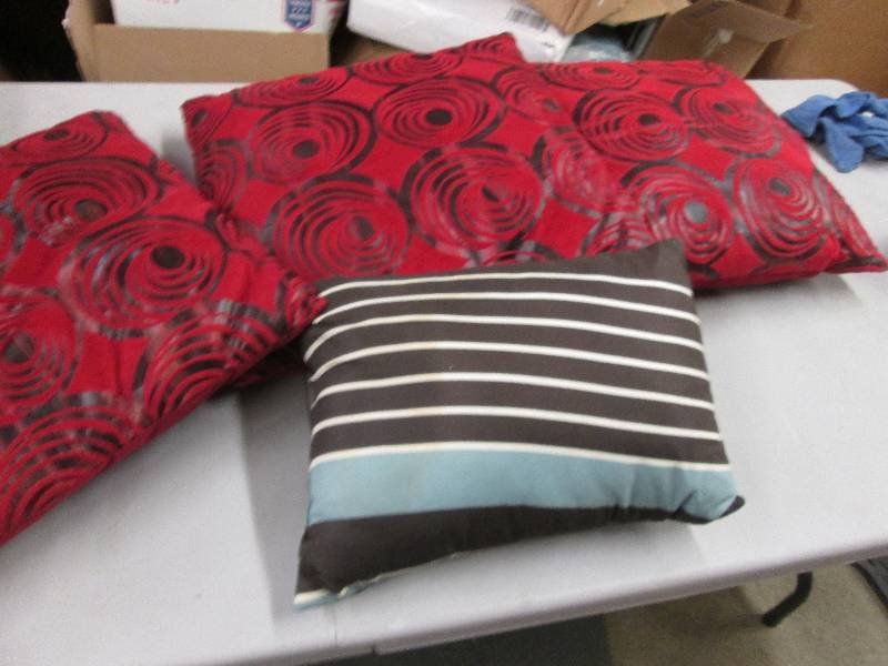 lot 32 image: Lot of 4 Accent Pillows...