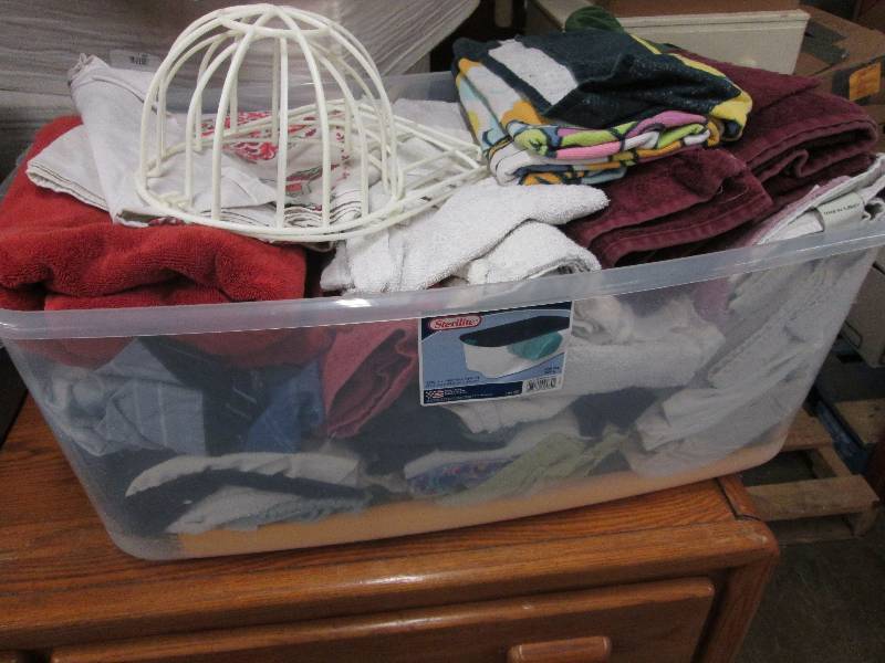 lot 40 image: Large tote filled with assorted tow...