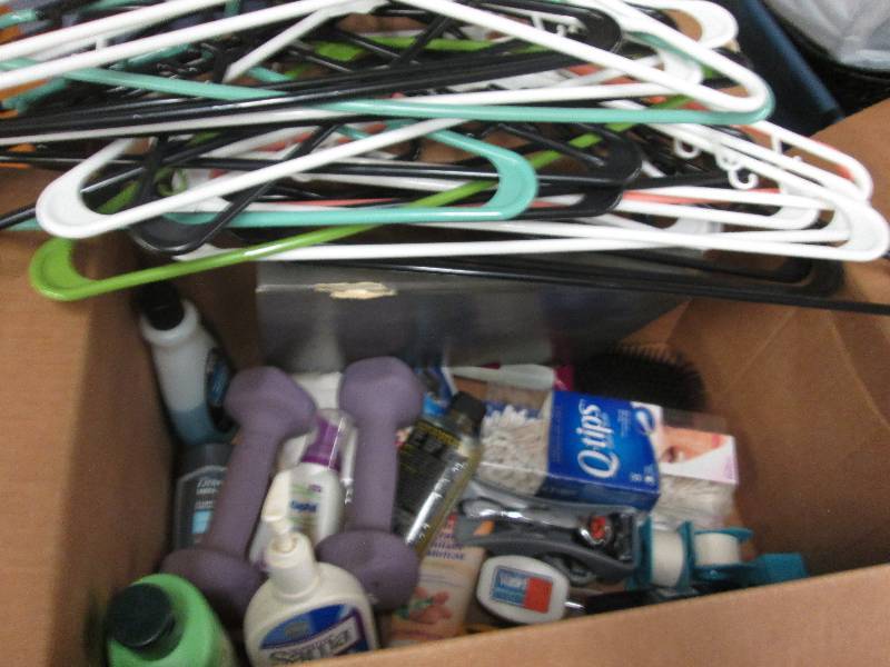 lot 61 image: Plastic Hangars & Personal Care Ite...