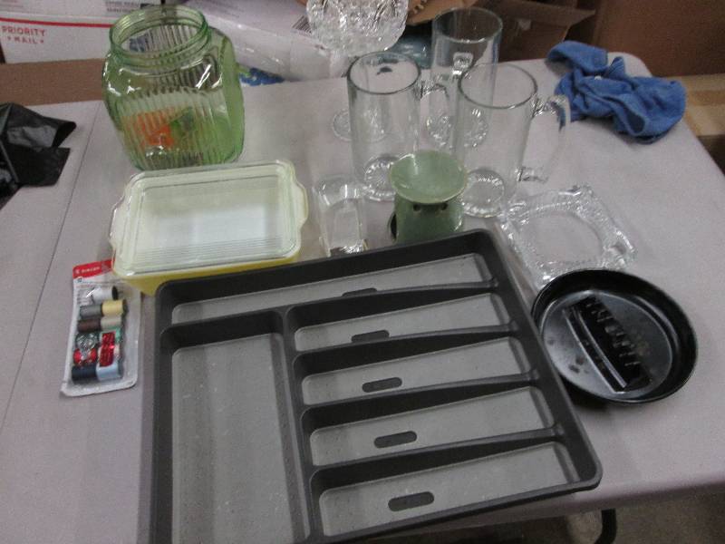 lot 62 image: Set of 3 Large Glass Beer Mugs, Vin...