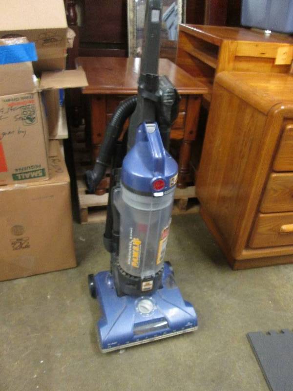 lot 65 image: Hoover Wind Tunnel Vacuum...