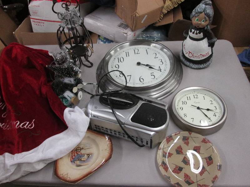 lot 66 image: Mixed Lot 2 clocks, Christmas Figu...