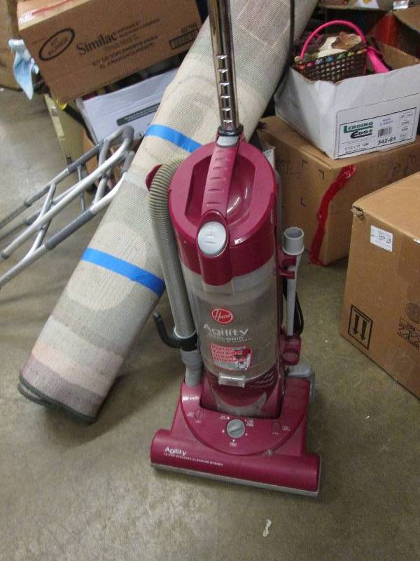 lot 71 image: Hoover Agility Cyclonic Vacuum...