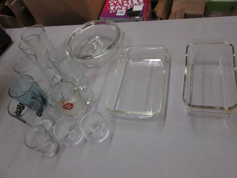 lot 78 image: 3 Great Pyrex Baking Pieces, Assort...