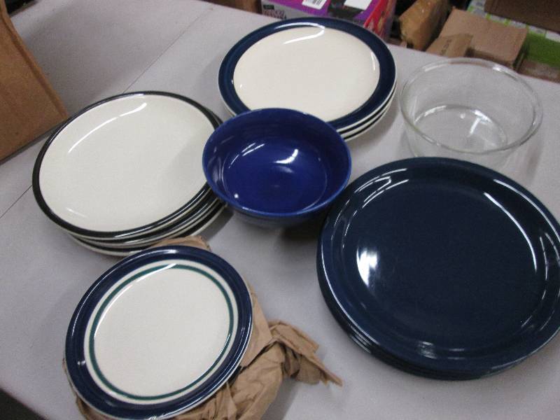 lot 79 image: Assorted Stoneware Plates, Pyrex Bo...