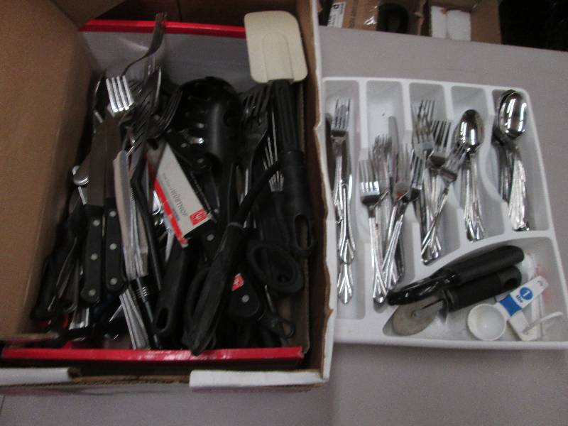 lot 81 image: Flatware with organizer, Kitchen ut...