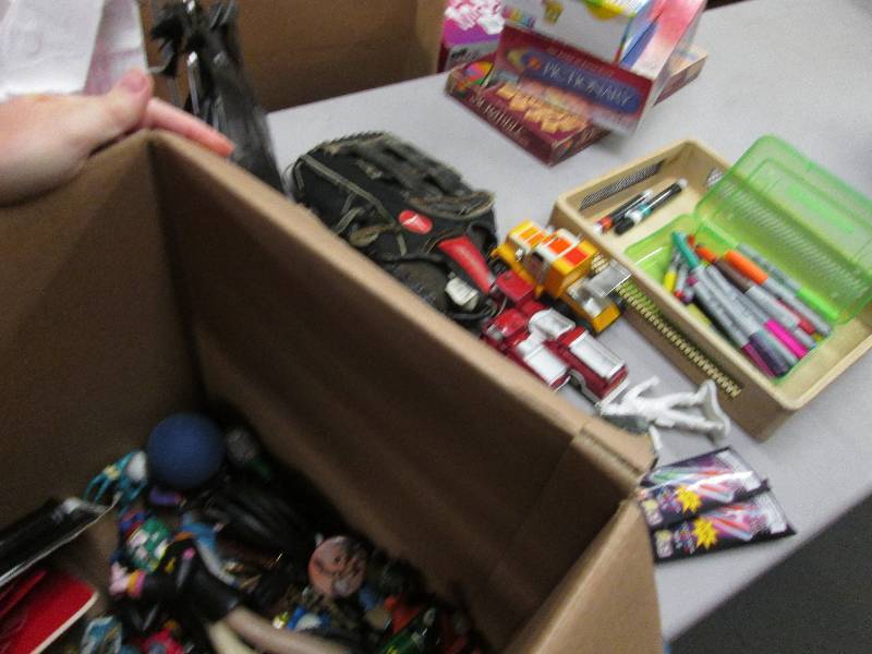 lot 89 image: Mixed Lot Sharpies, Games, Basebal...