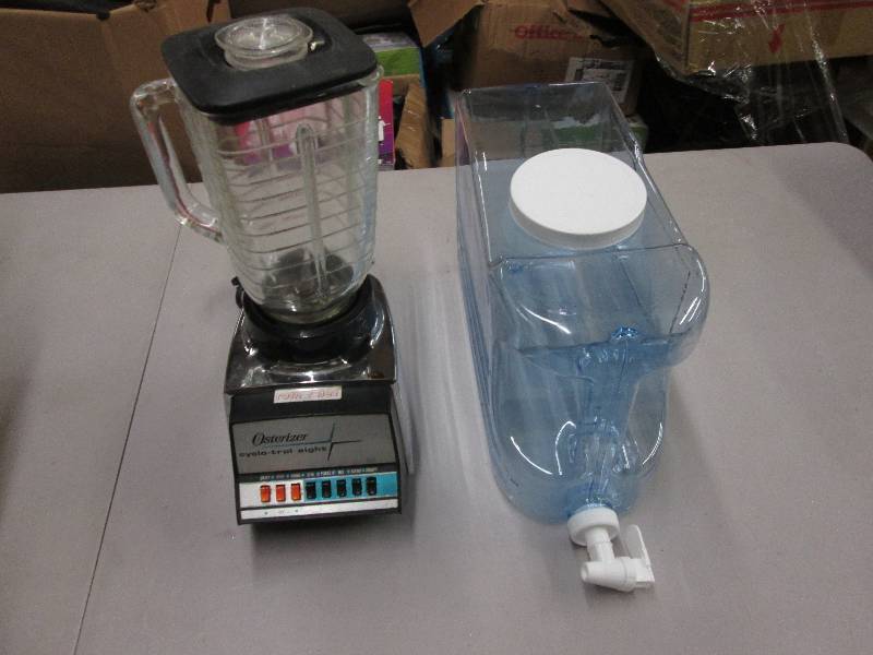 lot 92 image: Beverage Dispenser, Glass blender...
