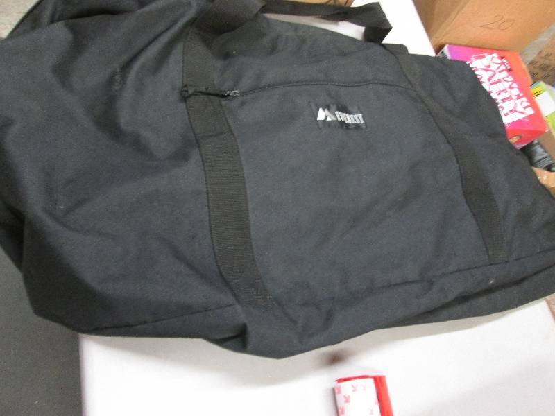 lot 93 image: Extra Large Black Duffle by Everest...