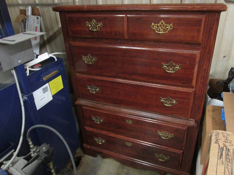 lot 94 image: Tall Chest of 5 Drawers...
