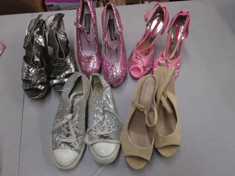 lot 96 image: Lot of 5 Ladies Shoes Size 8...