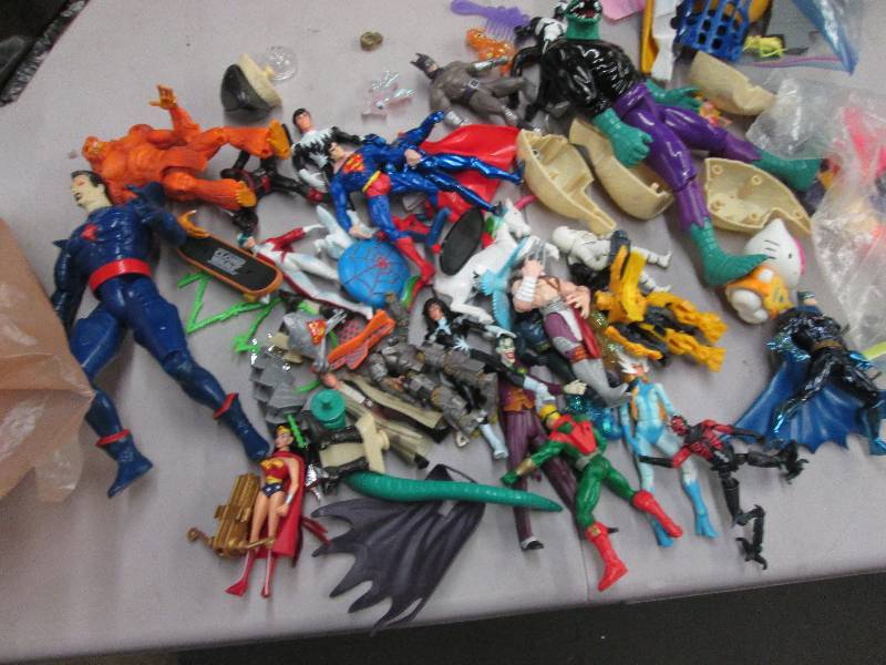 lot 101 image: Large lot of Action Figures & Assor...