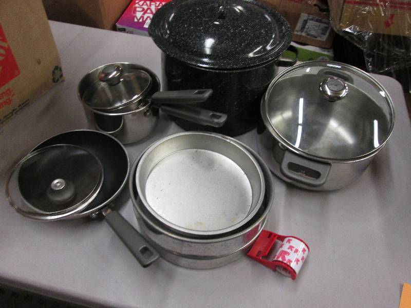 lot 104 image: Cook & Bakeware plus enamel stock p...