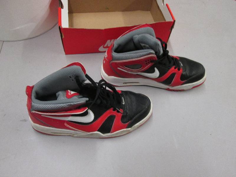 lot 113 image: Nike Athletic Shoes Mens Size 10.5...