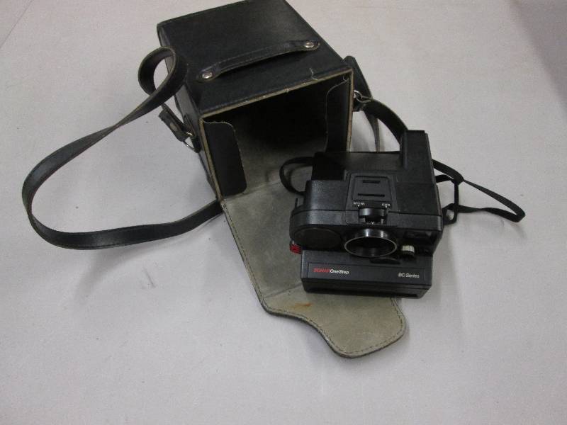 lot 119 image: Polaroid Land Camera with carrying ...