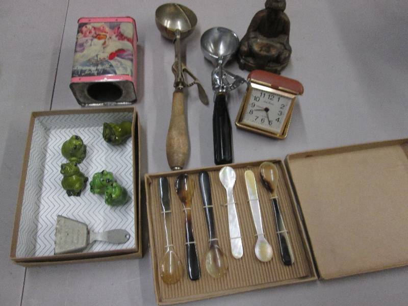 lot 120 image: Vintage Mixed Lot Incense Burner, ...