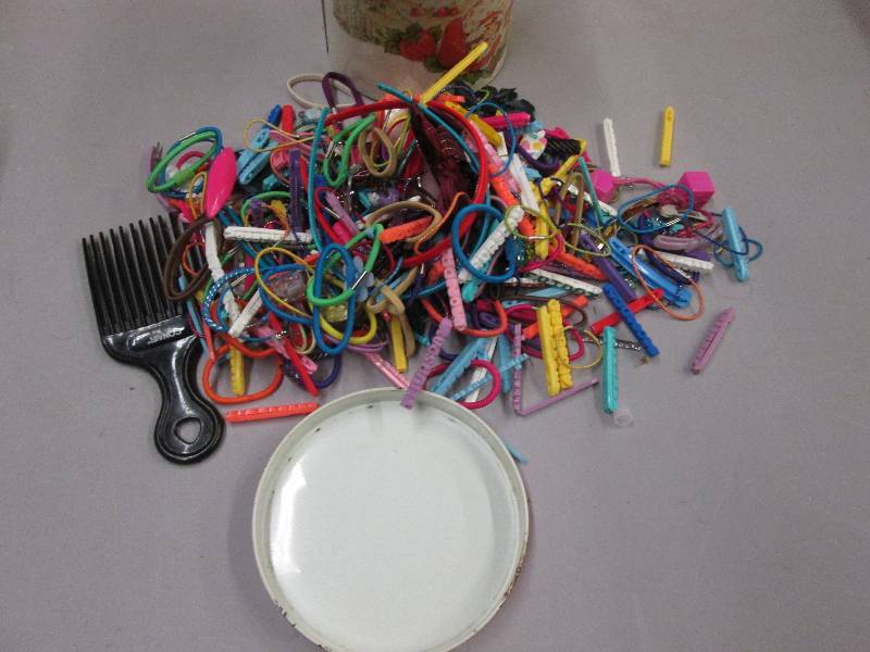 lot 121 image: Hair Barettes, Bands, Pics & Pony T...