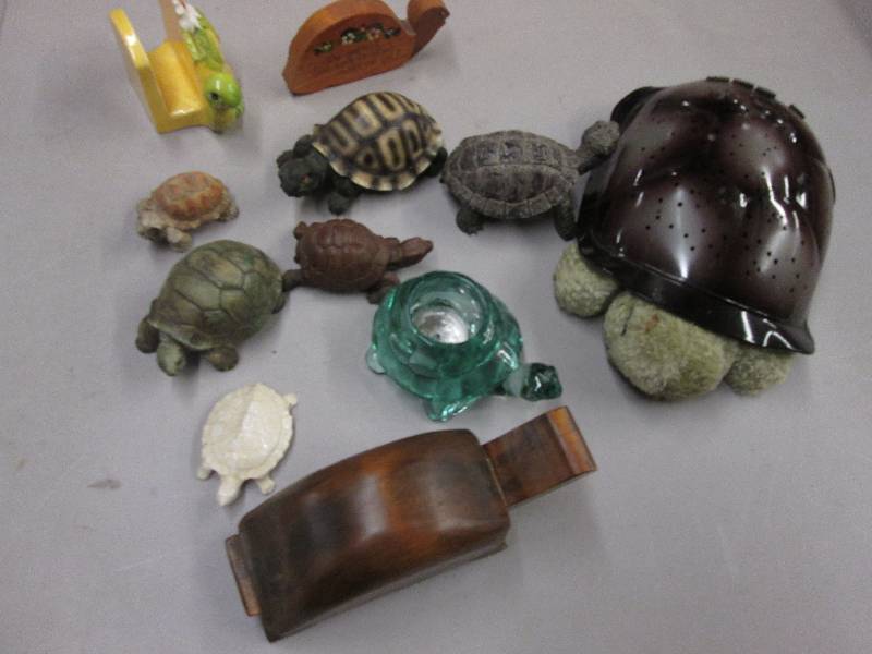 lot 131 image: Lot of 11 Collectible Turtle Dcor...