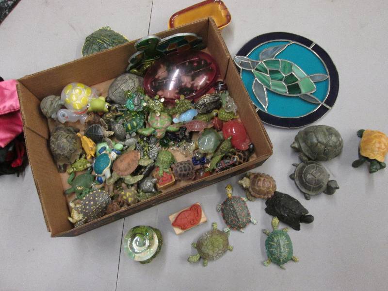 lot 133 image: Huge Lot of small turtle collectibl...