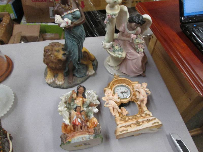 lot 139 image: Lot of 4 Dcor Items including Clo...