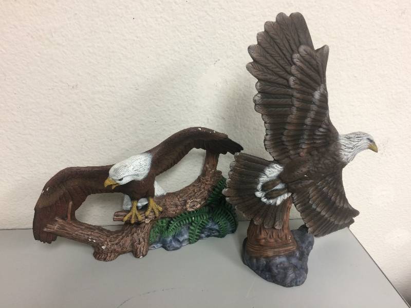 lot 1 image: Two Eagle Statues